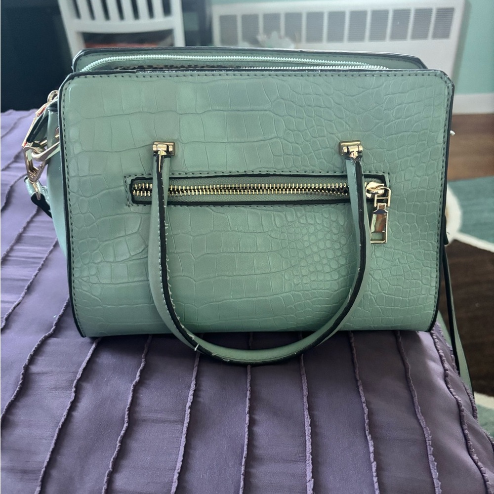 Elegant Green Embossed Handbag